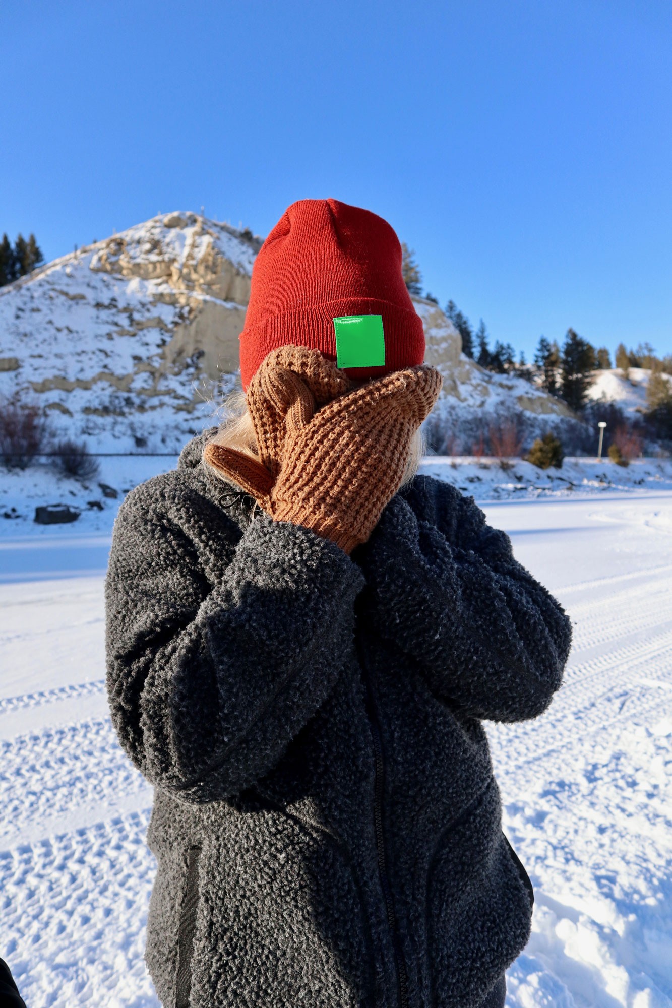 Download Winter Hat Label Mockup - Free Mockup Download